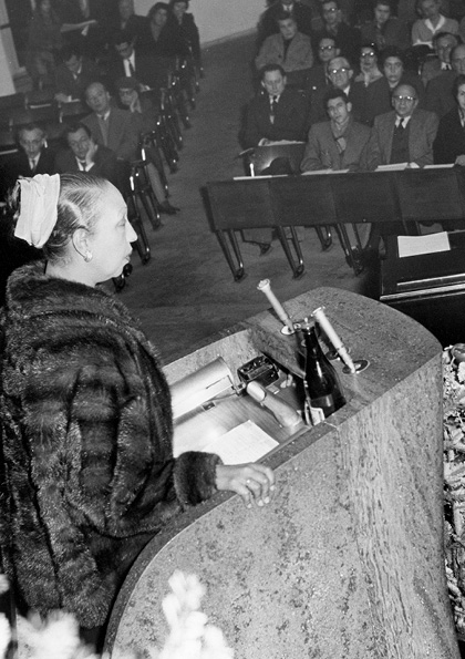 Josephine Baker während ihrer Rede in der Paulskirche (Foto: getty images/ullstein bild)