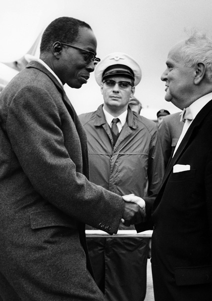 Senghor bei der Ankunft in Frankfurt (Foto: Tadeusz Dabrowski, ISG)
